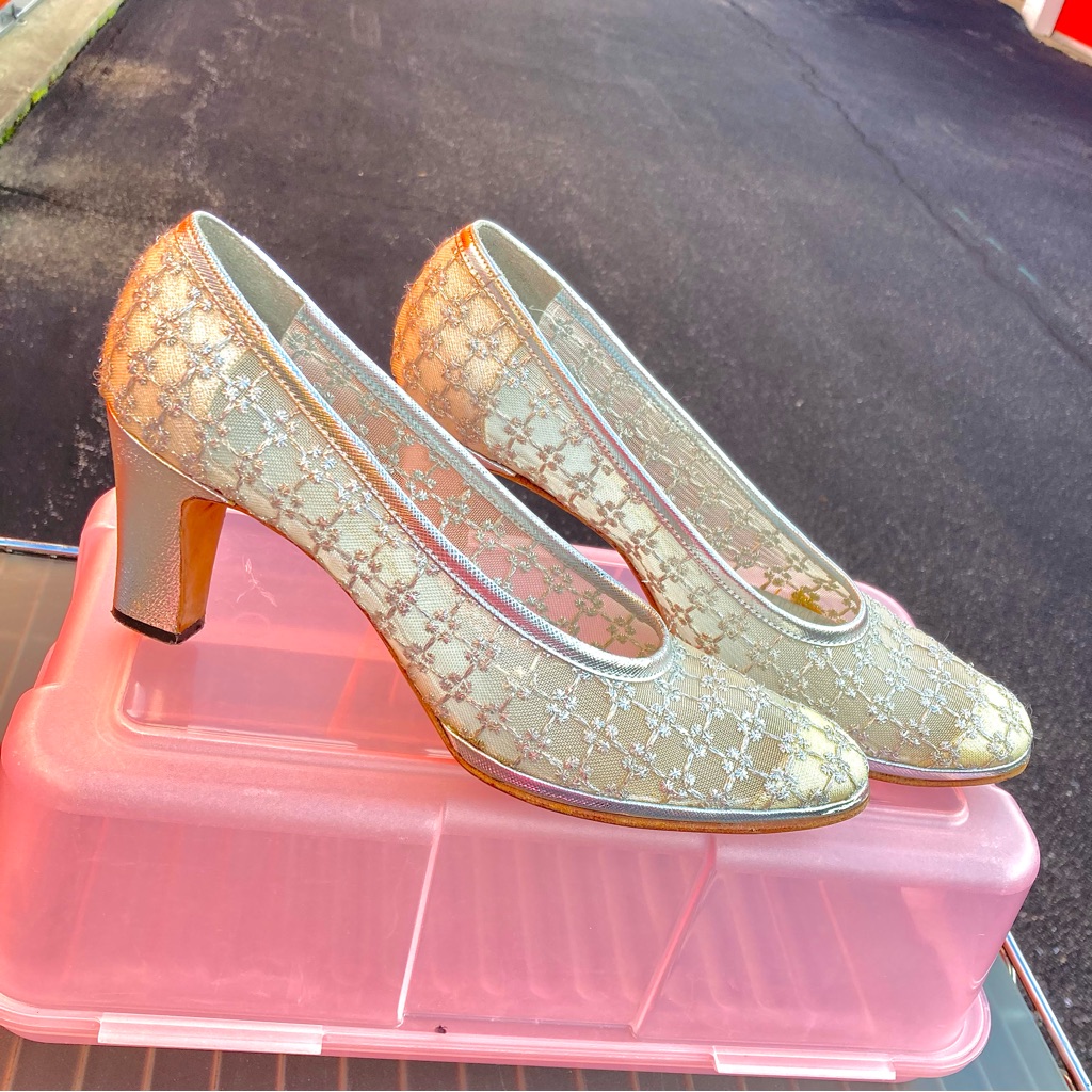 Saks Fifth Avenue Fenton Last Embroidered Floral Silver Cream Heels 7n Vintage — image 2 of 8